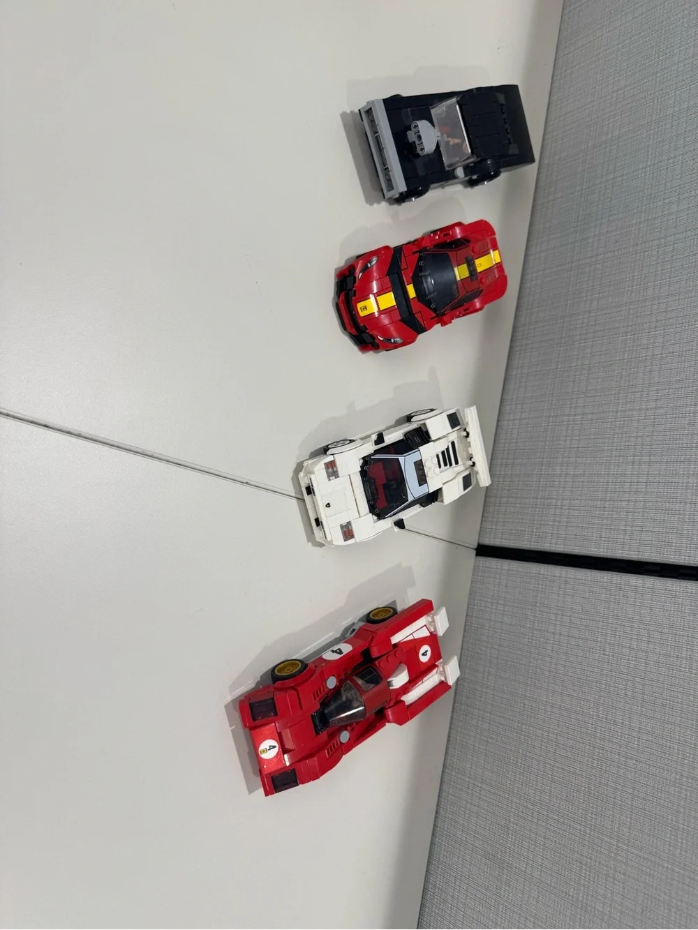 100% Complete & Retired Lego Speed Champions: Lamborghini Countach (76908)
